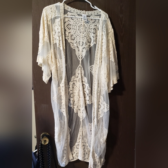 Elegant Cream Lace Kimono Duster - Picture 4 of 5